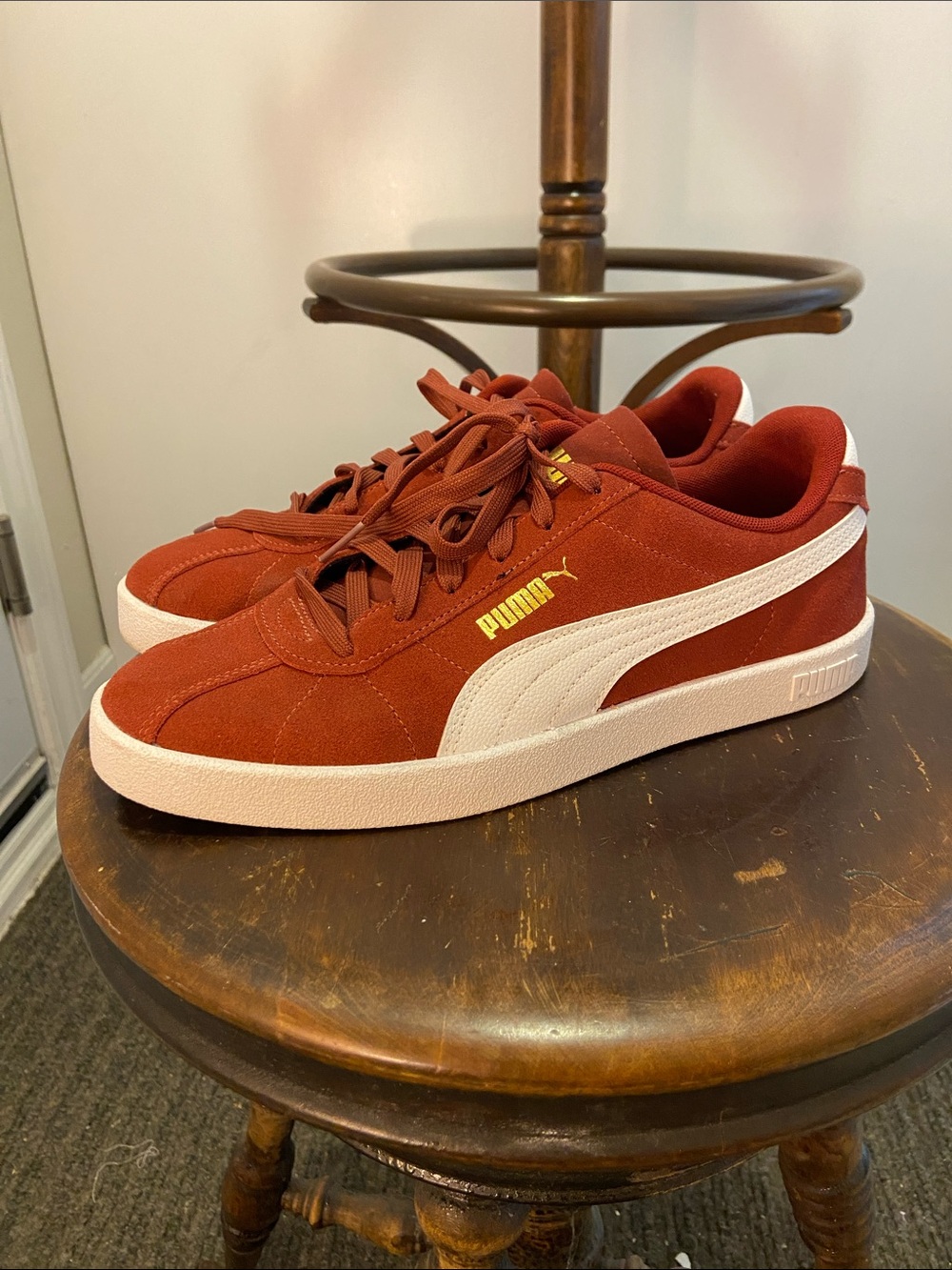 Puma Club II Unisex Suede Sneakers - Burgundy/White/Gold